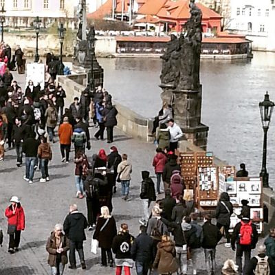 2015-04-07 Charles Bridge an ordinary day. Turists and more turists. #prague

